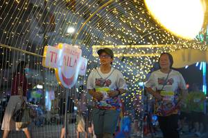 BIB: 90059
                            <button type="button" onclick="openModal(21750365)" class="btn btn-primary btn-sm float-right btn-popup" data-toggle="modal" data-target=".modal-high-quality">
                        <i class="fas fa-shopping-cart"></i> Add to Cart
                    </button>
                                            <button type="button" onclick="isThisMe(21750365, true)" class="btn btn-success btn-sm float-right btn-popup btn-isme hidden" data-toggle="tooltip" data-placement="bottom" title="นี่คือรูปของคุณใช่ไหม คลิกที่นี่เพื่อเอาเข้าอัลบั้ม">
                        <i class="fas fa-plus"></i> Add to album
                    </button>
                    <button type="button" onclick="isThisMe(21750365, false)" class="btn btn-warning btn-sm float-right btn-popup btn-isnotme hidden">
                        <i class="fas fa-ban"></i> Remove from album
                    </button>